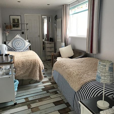 Lighthouse Guest House ウィットレイ・ベイ エクステリア 写真