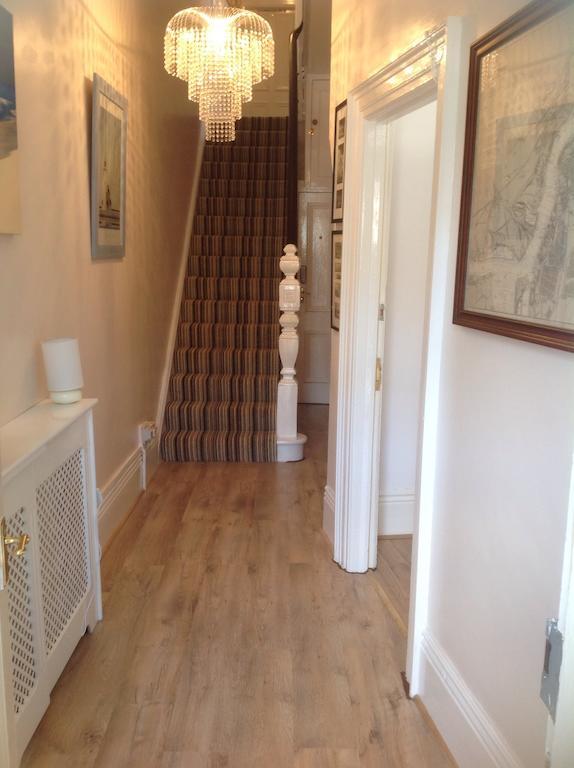 Lighthouse Guest House ウィットレイ・ベイ 部屋 写真