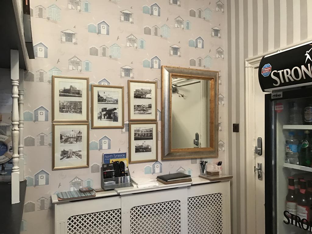 Lighthouse Guest House ウィットレイ・ベイ エクステリア 写真