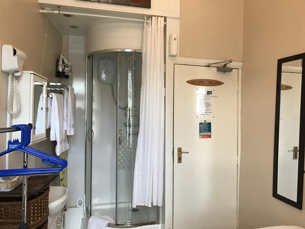 Lighthouse Guest House ウィットレイ・ベイ エクステリア 写真