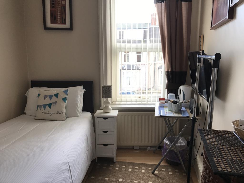 Lighthouse Guest House ウィットレイ・ベイ エクステリア 写真