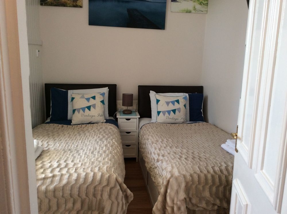 Lighthouse Guest House ウィットレイ・ベイ エクステリア 写真