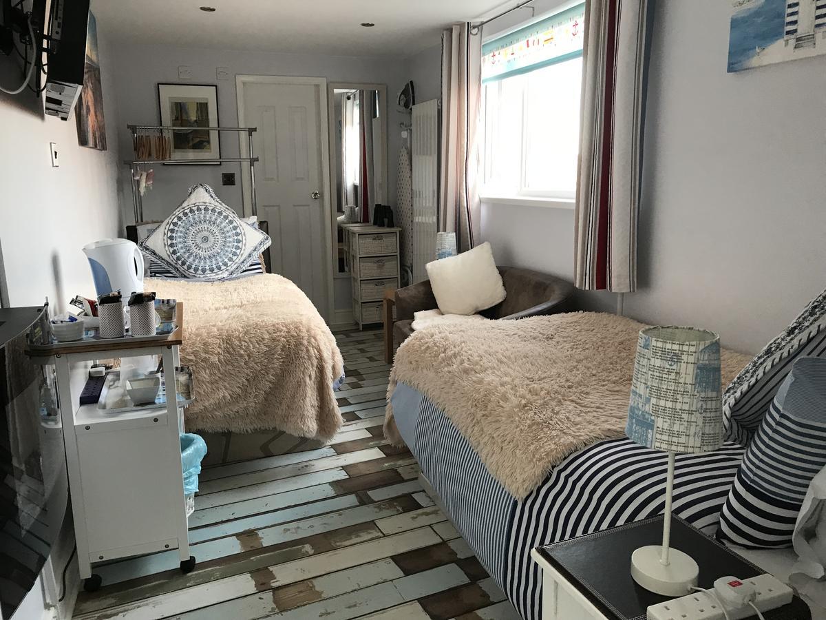 Lighthouse Guest House ウィットレイ・ベイ エクステリア 写真