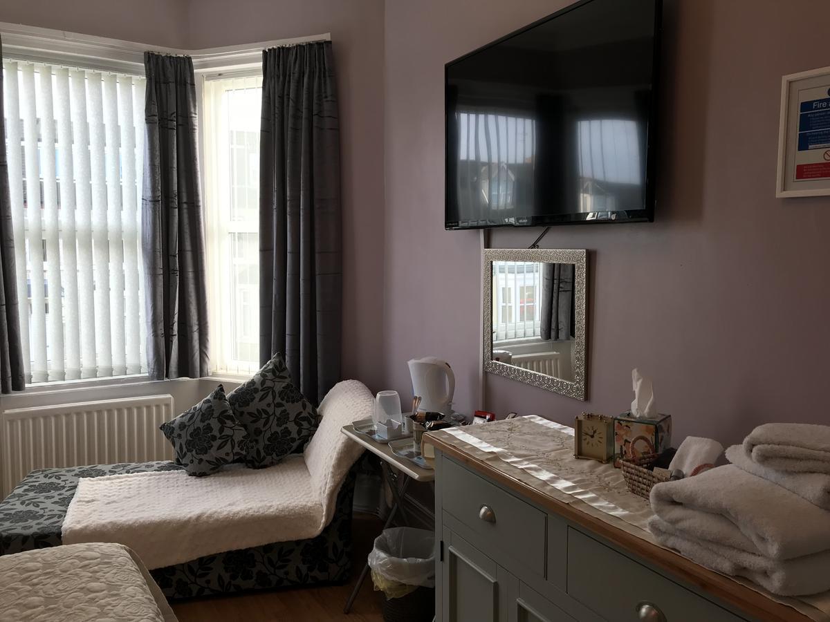 Lighthouse Guest House ウィットレイ・ベイ エクステリア 写真