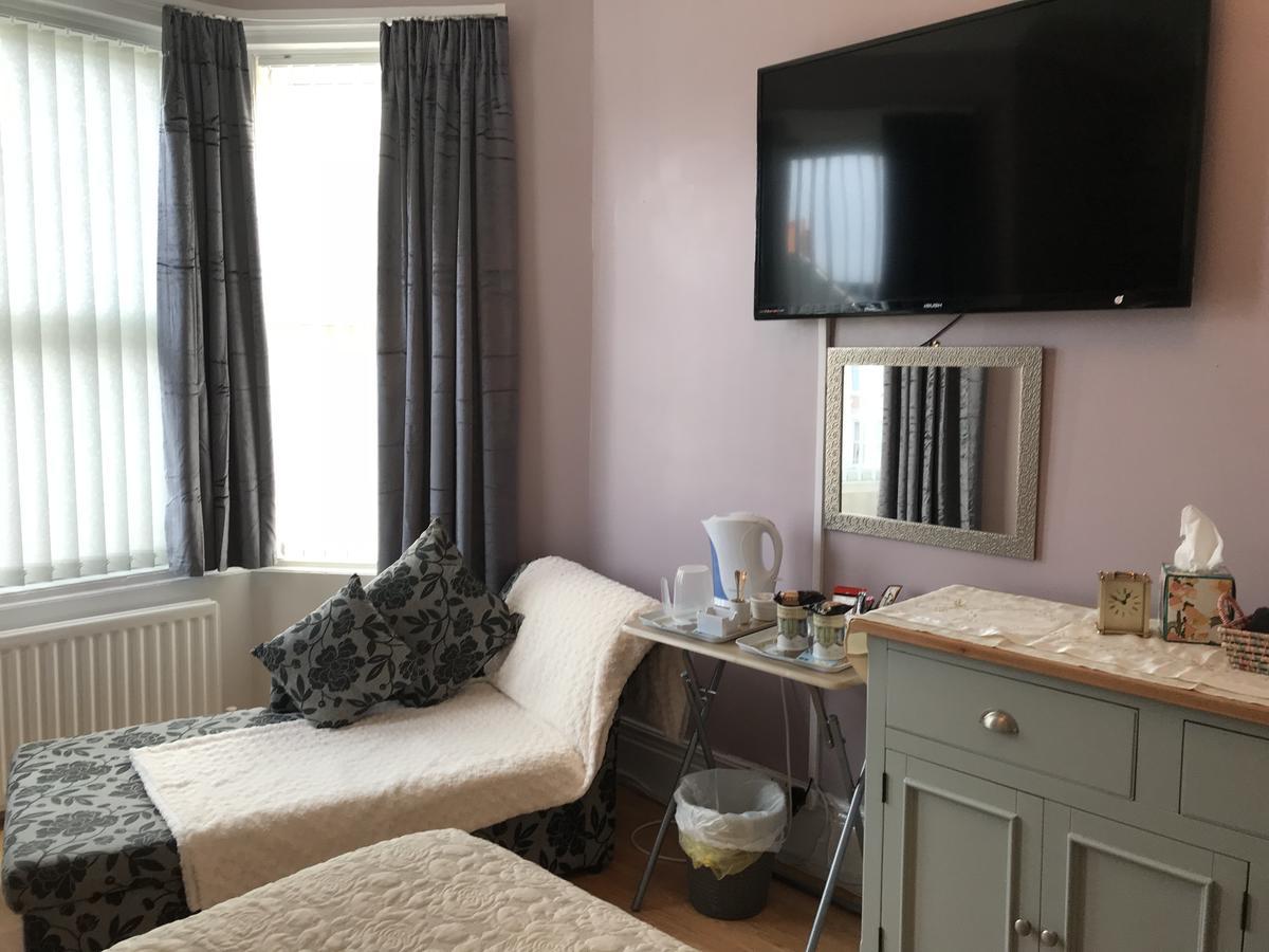 Lighthouse Guest House ウィットレイ・ベイ エクステリア 写真