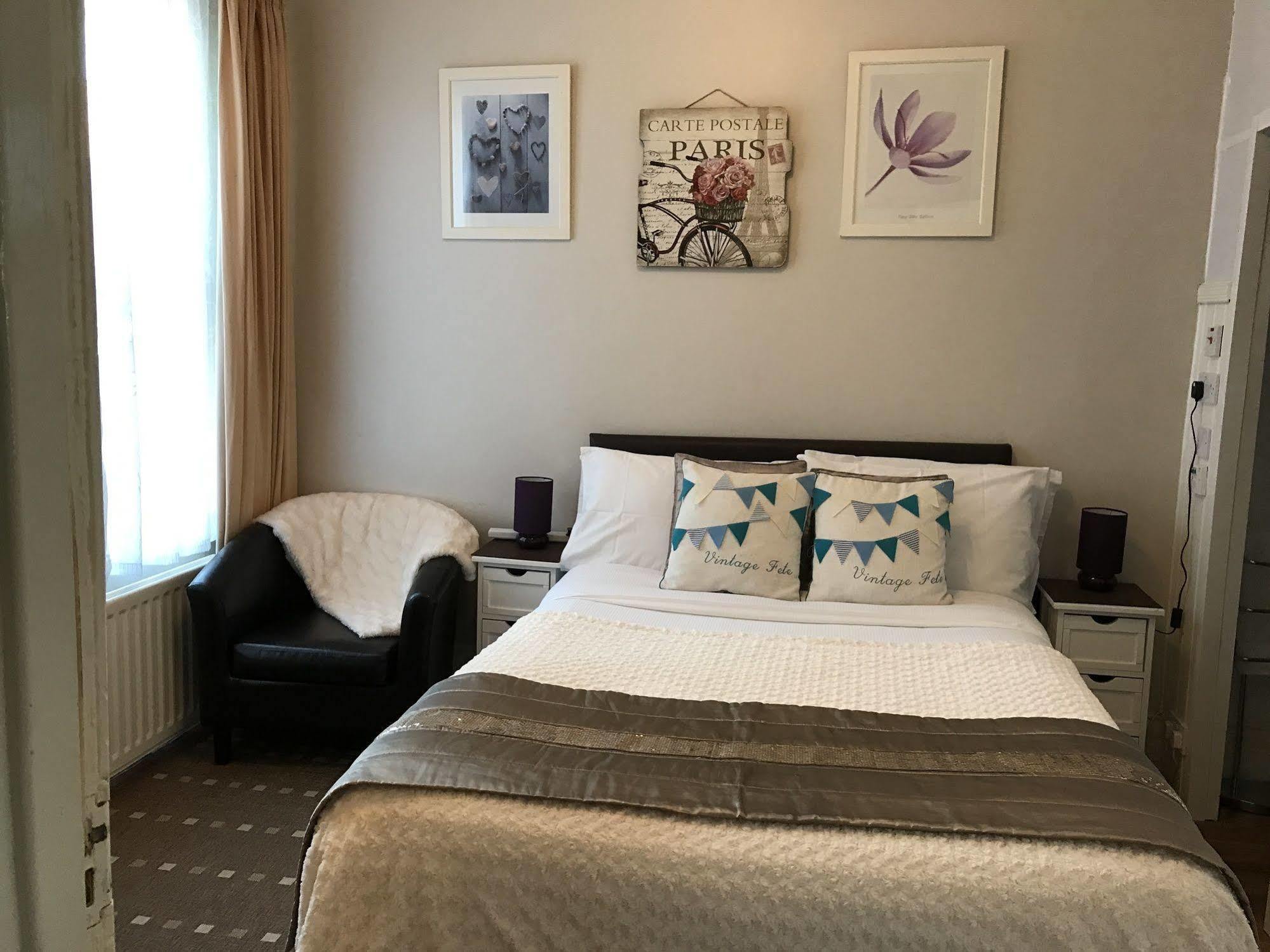 Lighthouse Guest House ウィットレイ・ベイ エクステリア 写真