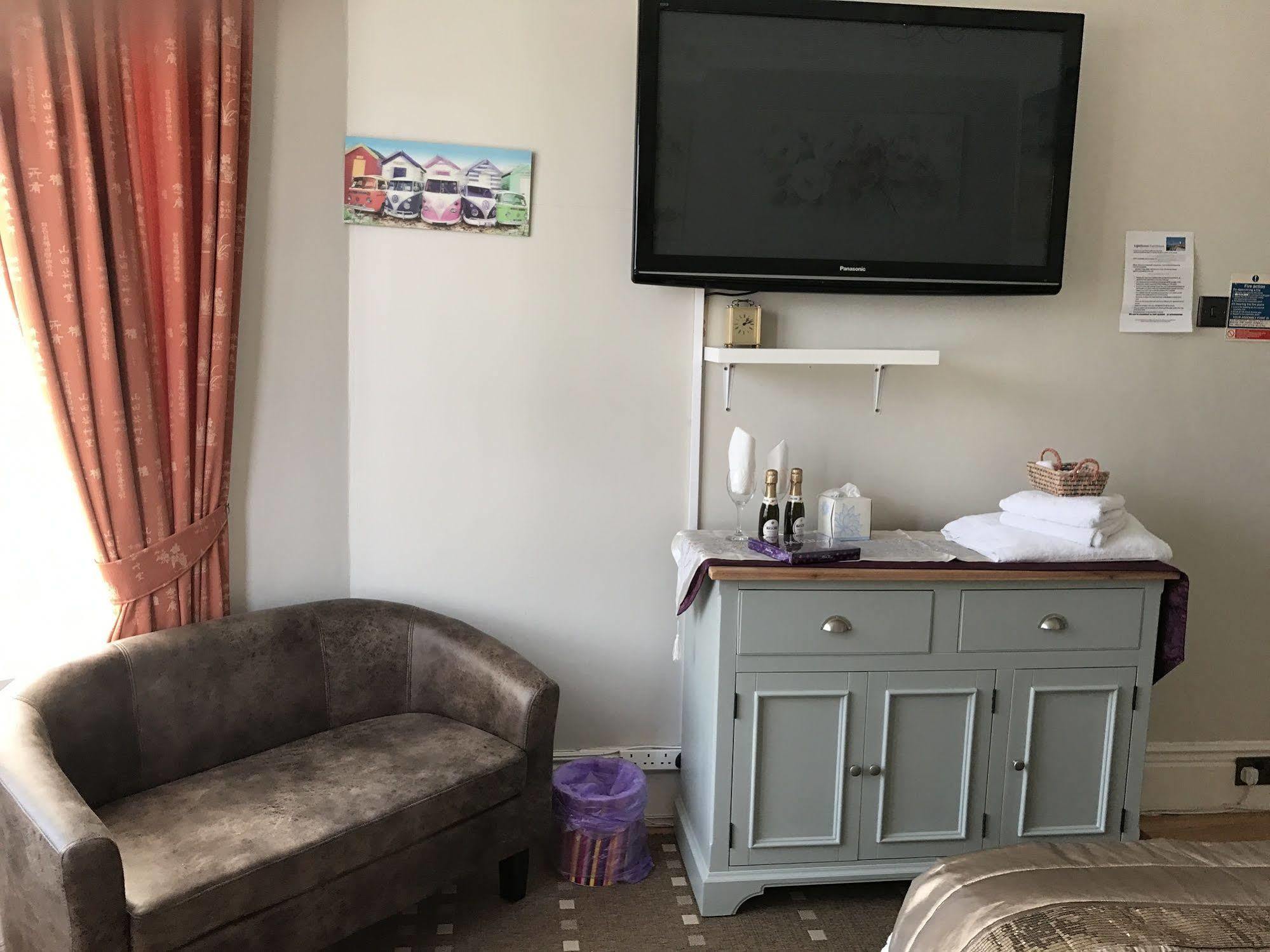 Lighthouse Guest House ウィットレイ・ベイ エクステリア 写真