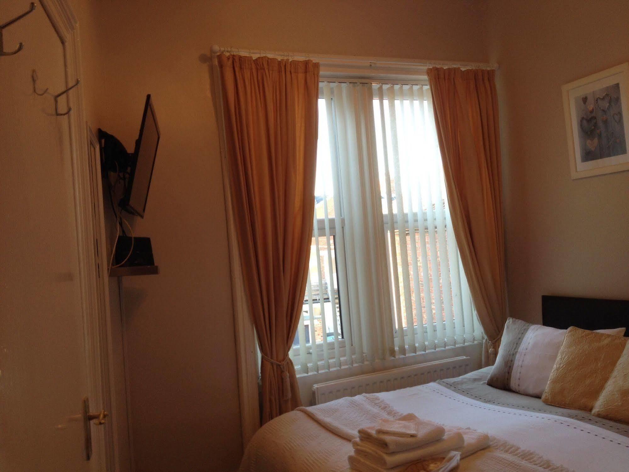 Lighthouse Guest House ウィットレイ・ベイ エクステリア 写真