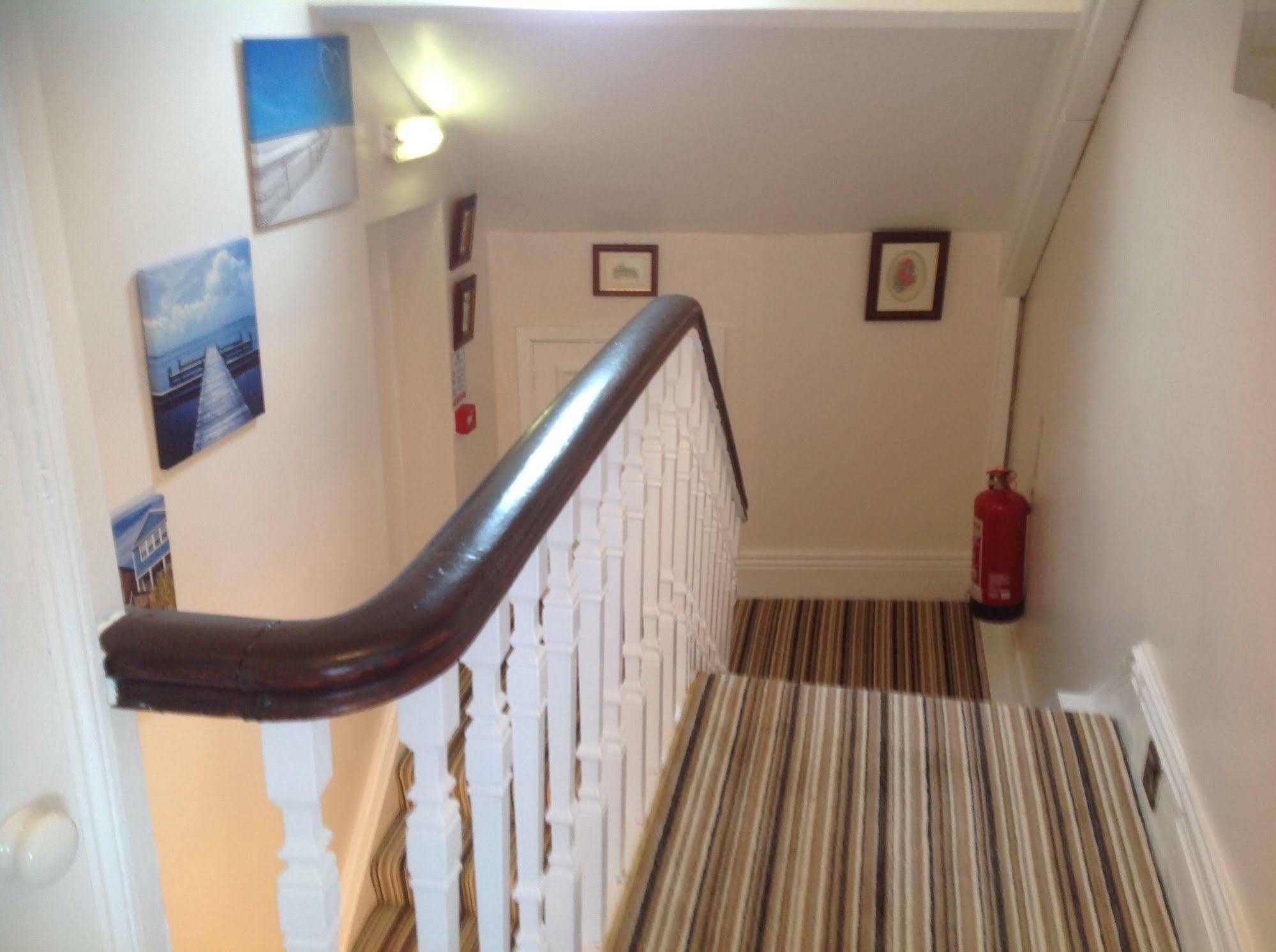 Lighthouse Guest House ウィットレイ・ベイ エクステリア 写真