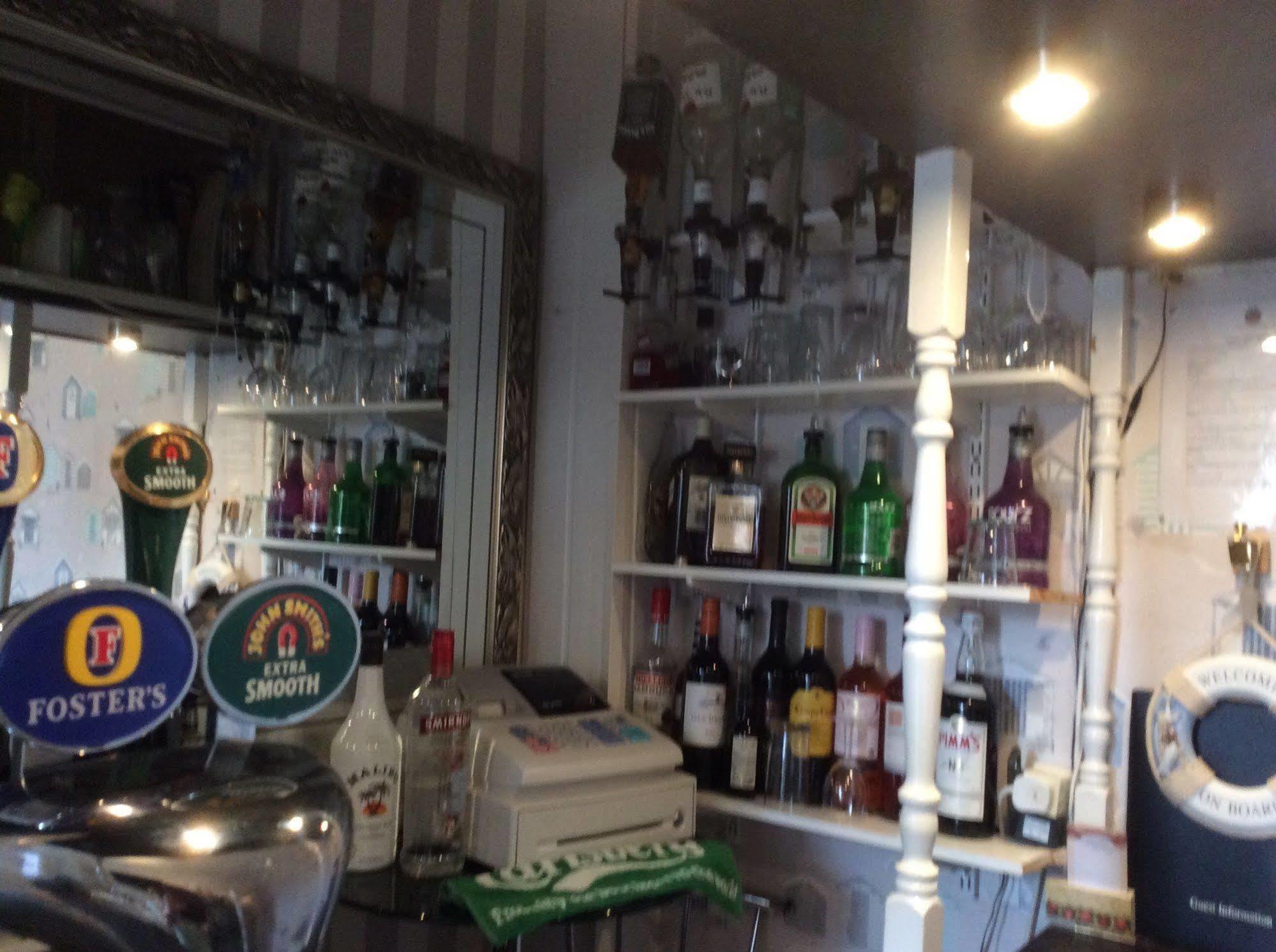 Lighthouse Guest House ウィットレイ・ベイ エクステリア 写真
